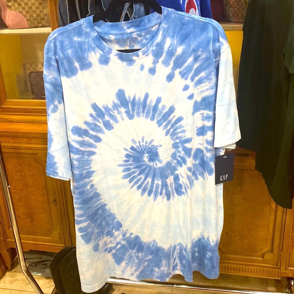 Blue tie dye GAP shirt 💙BRAND NEW WITH TAGS
